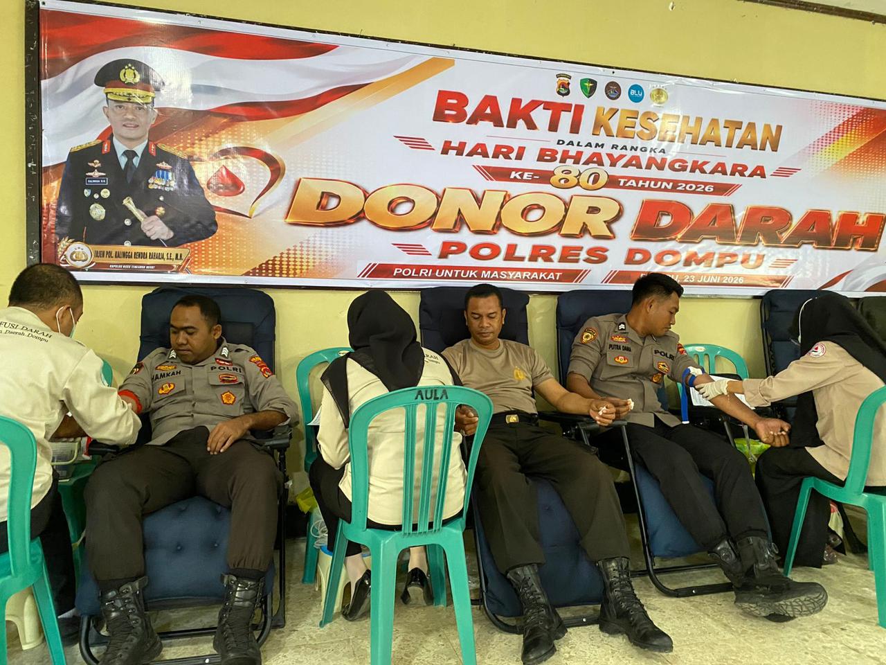 BAKTI KESEHATAN DONOR DARAH HUT BHAYANGKARA KE-80, POLRES DOMPU BERHASIL HIMPUN 70 KANTONG DARAH UNTUK KEMANUSIAAN.