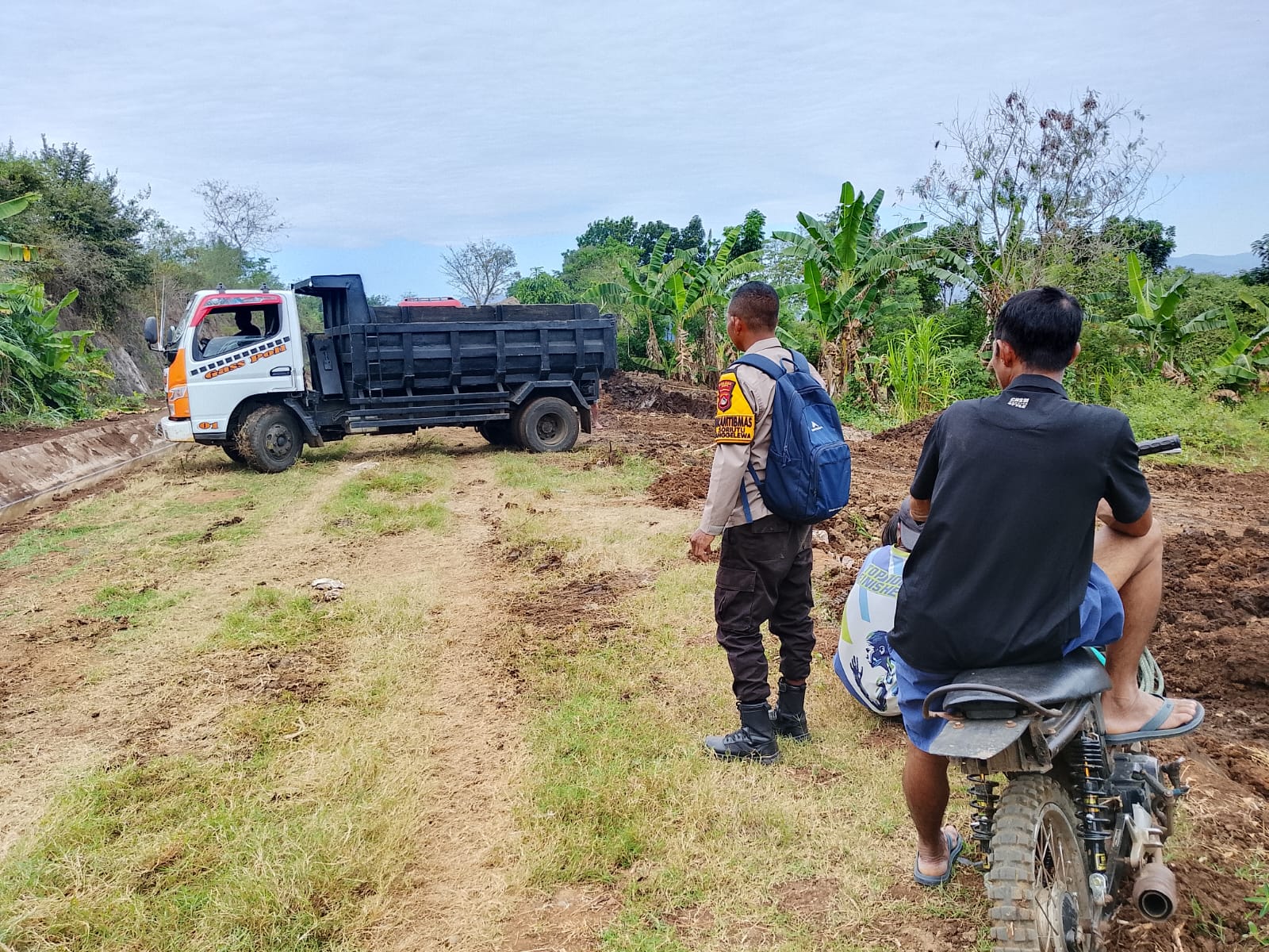 Bhabimkamtibmas Desa Soriutu (Bripka Sugiyanto) Melakukan Monitoring sekaligus Sebagai Laporan Kegiatan Senin 15/06/2026.